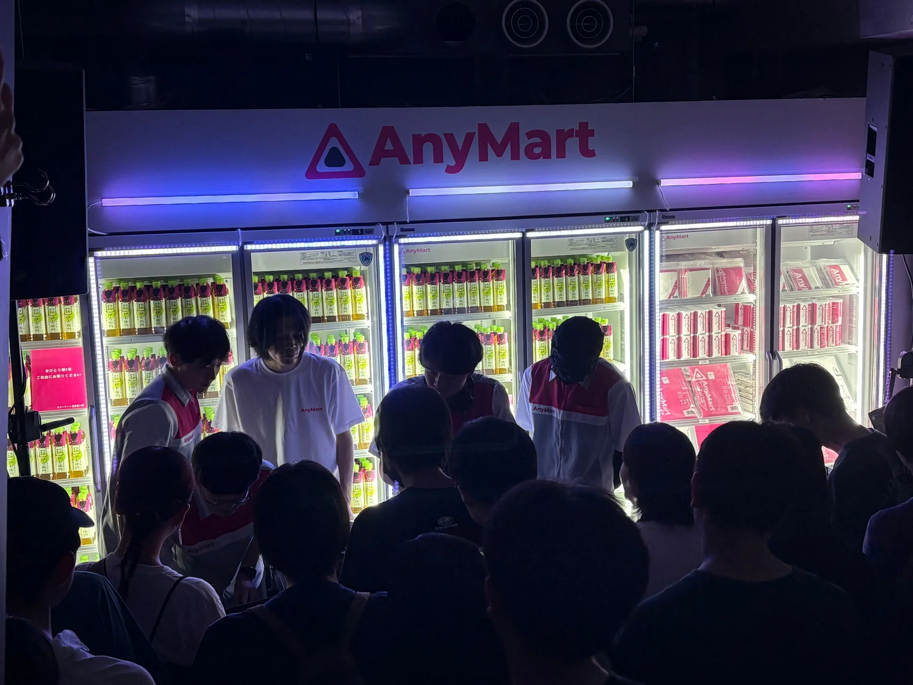 ポップアップストア「エニーマート六本木駅前店」でのDJイベントの様子