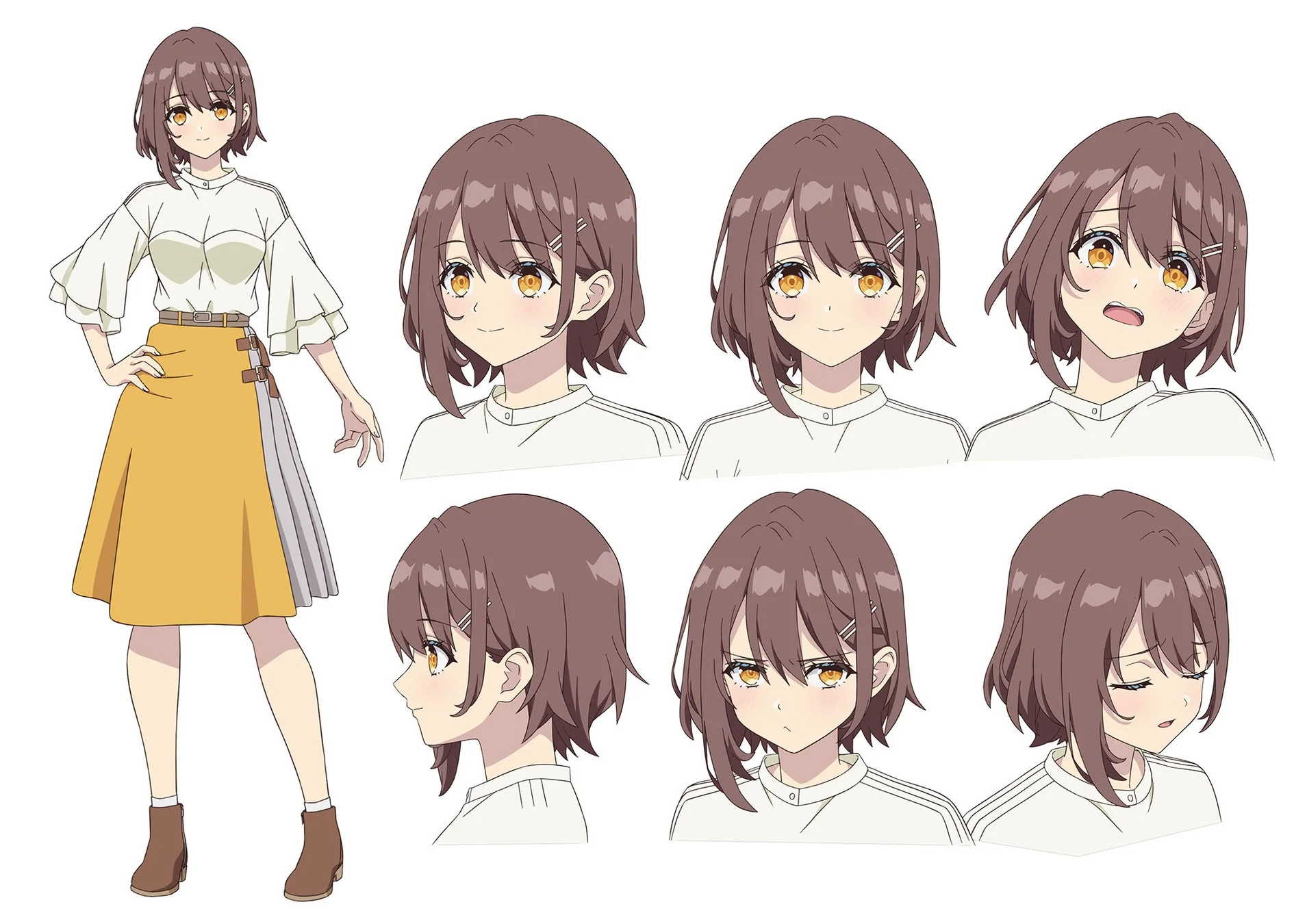 アニメ調の女性キャラクターデザインシート。茶色のショートヘアとオレンジ色の瞳が特徴で、白いブラウスと黄色いスカートを着用。全身像と、笑顔、驚き、悲しみなど多様な表情の顔が描かれています。