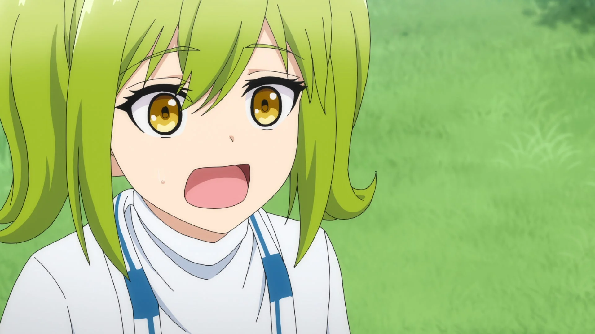 緑色の髪と黄色の目を持つアニメの女の子