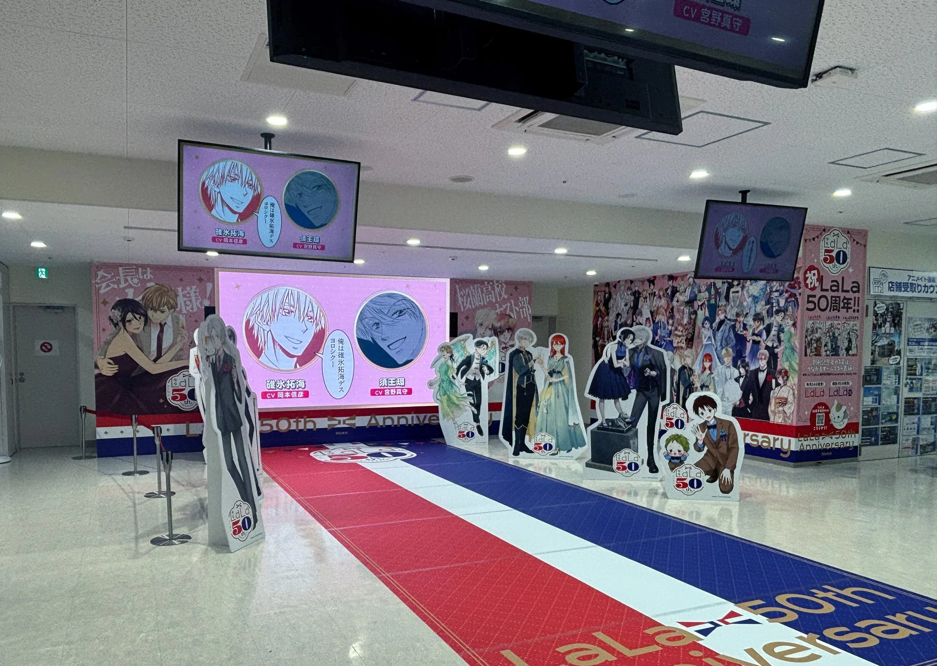 アニメイト池袋本店 店頭の広告