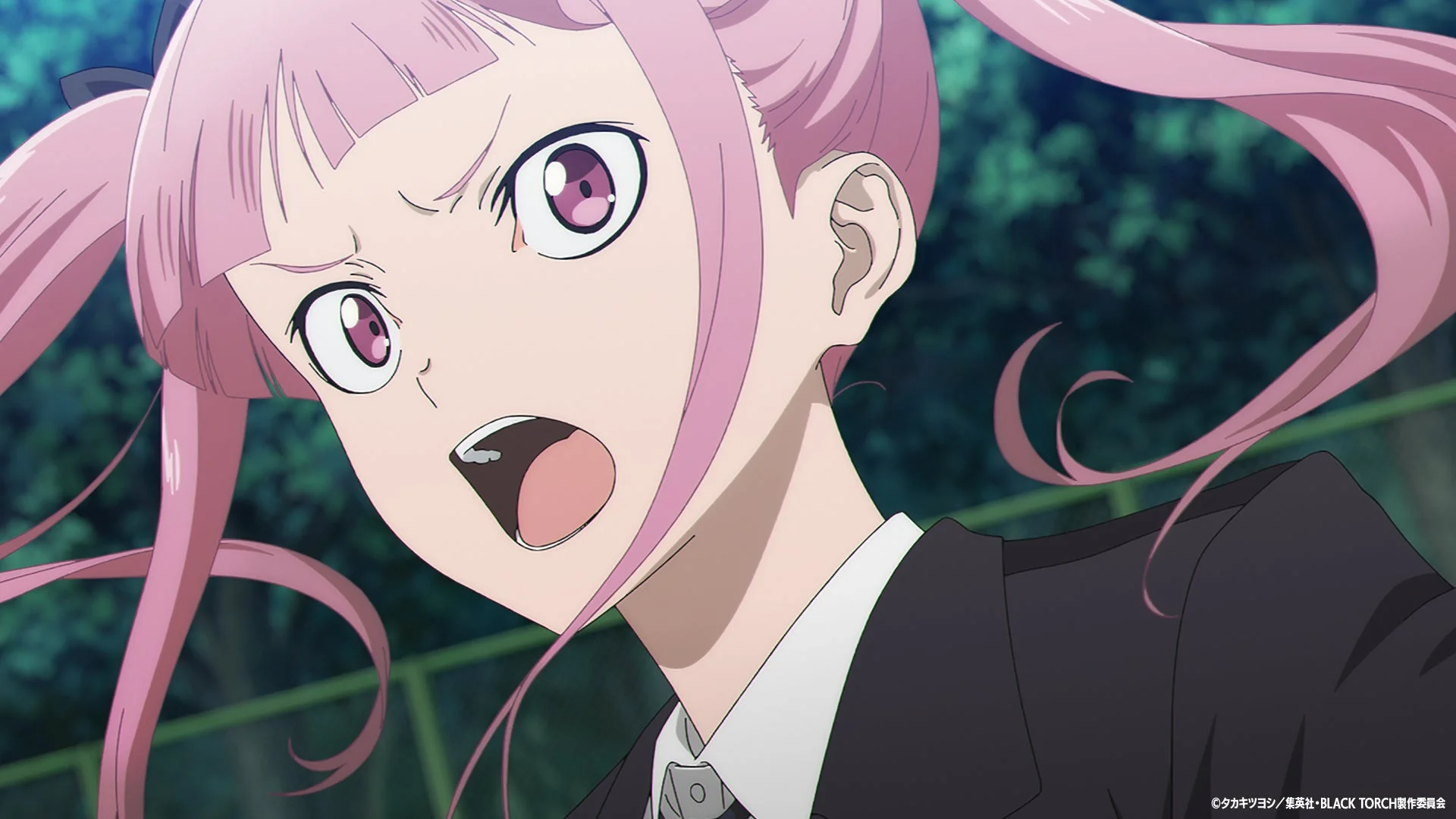 驚きや怒りの表情の女の子