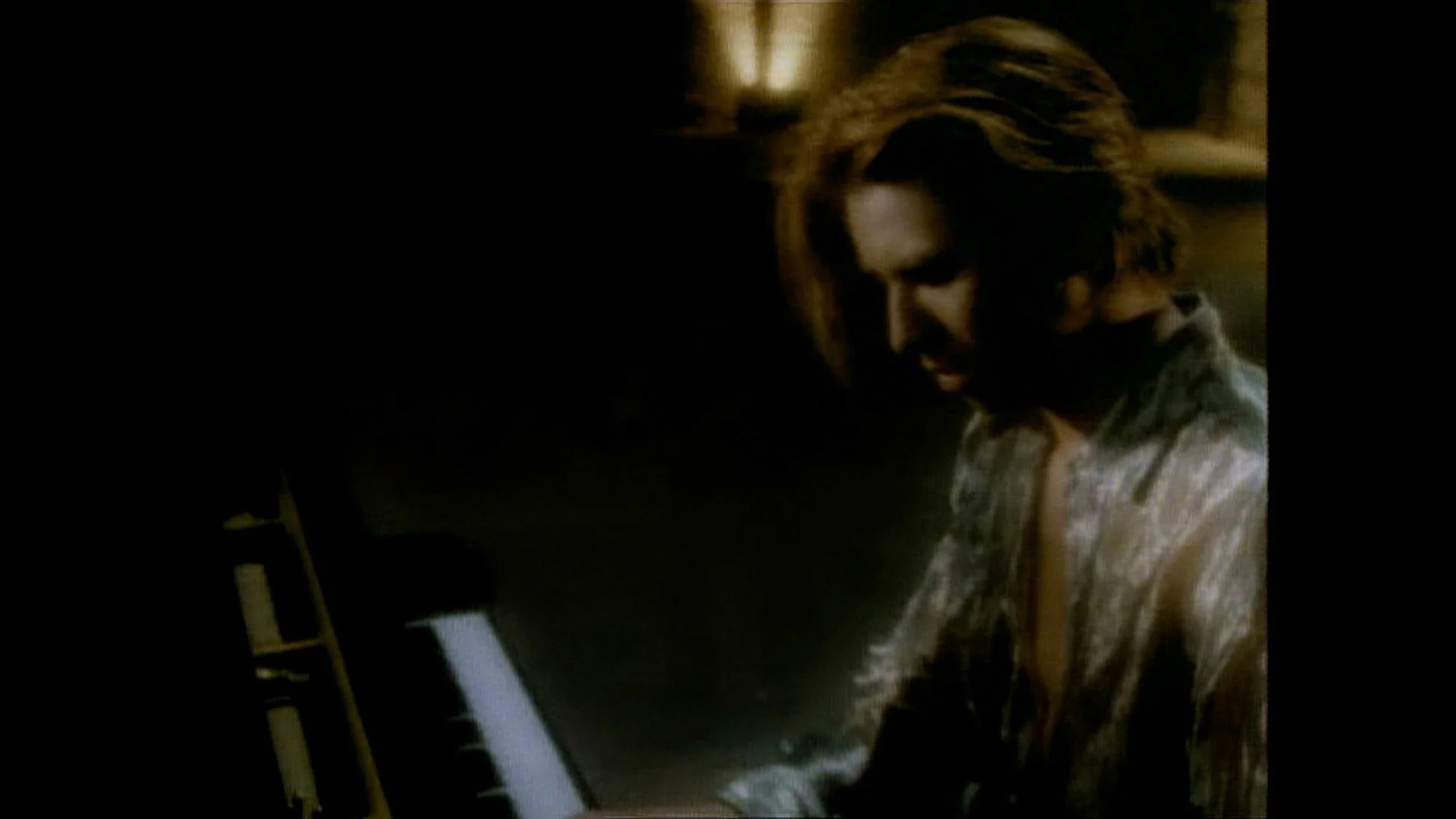 YOSHIKIのピアノ演奏風景