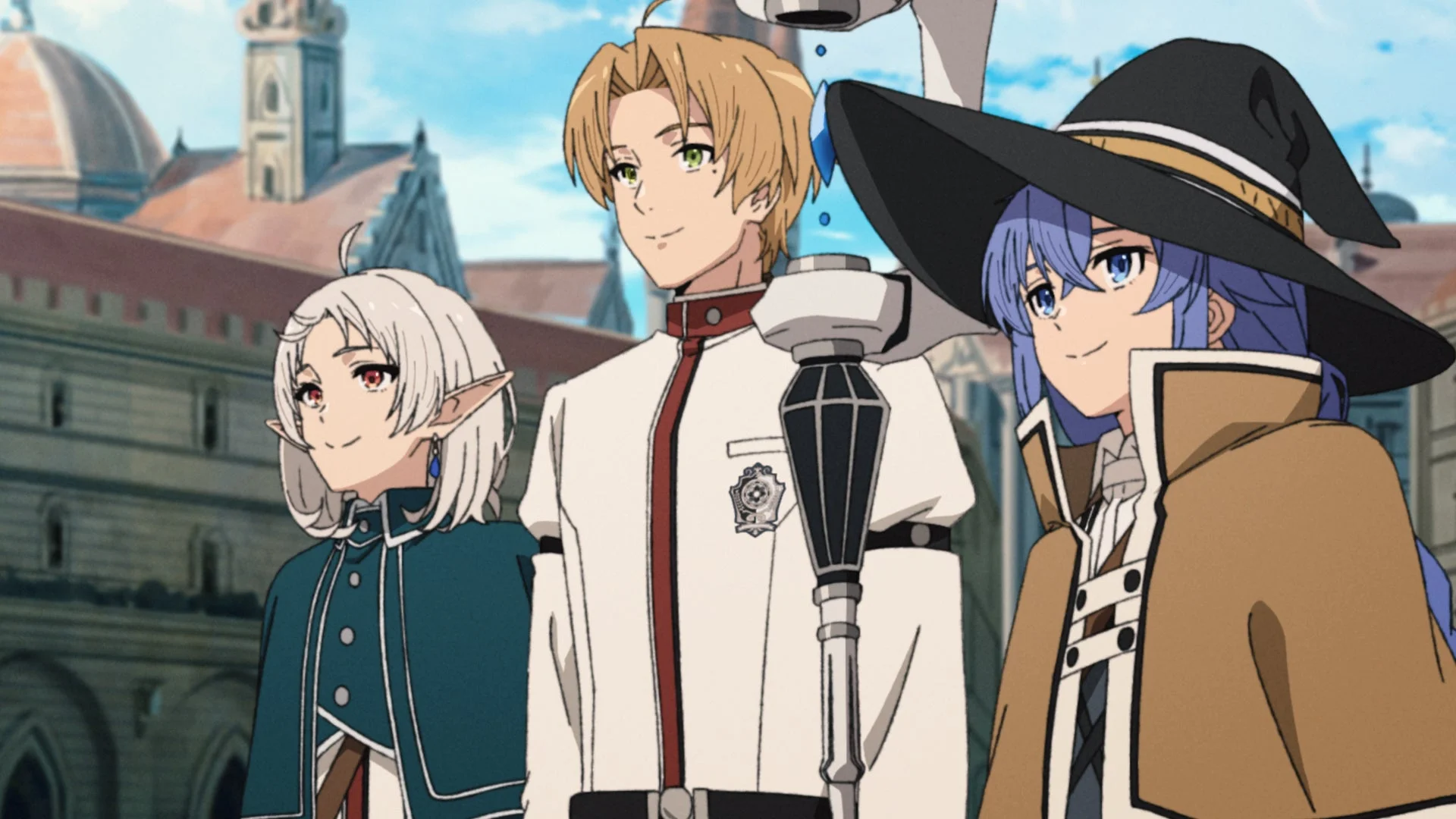 アニメ「無職転生」の登場人物である少年と二人の少女が、ヨーロッパ風の街並みを背景に微笑んでいるシーン。彼らは学園の制服や魔法使いのような衣装を身につけています。