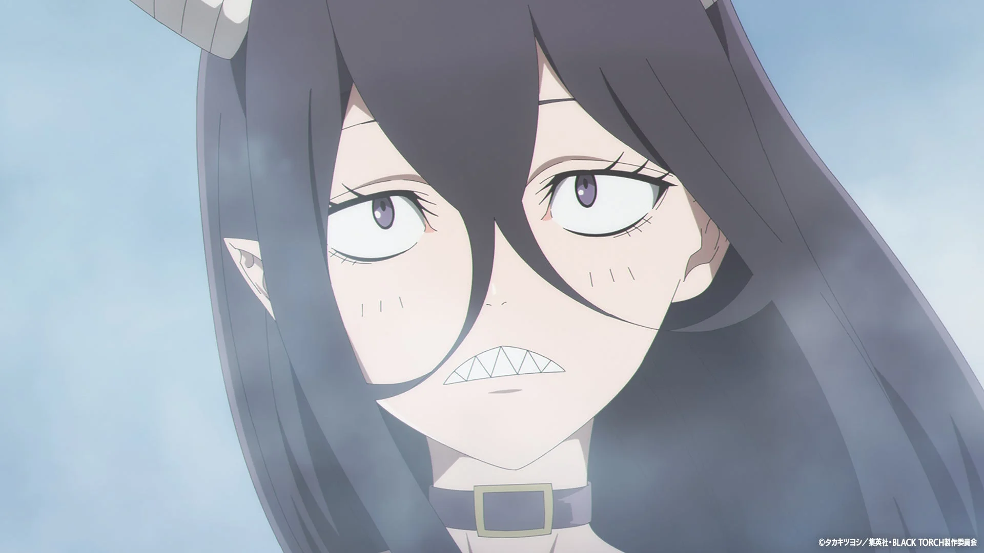 角とギザ歯が特徴の少女キャラクター