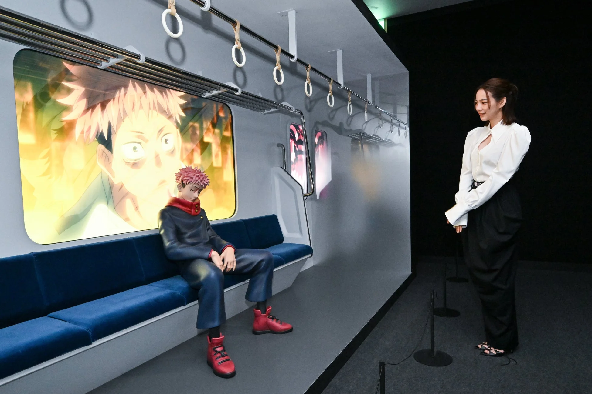 呪術廻戦の展示を見るのんさん